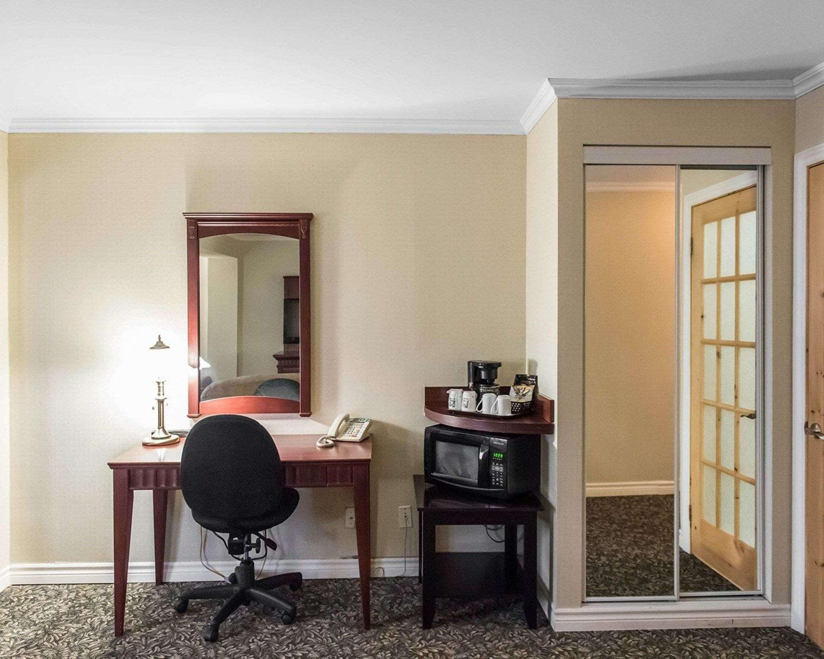 Quality Inn Mont-Laurier Ngoại thất bức ảnh